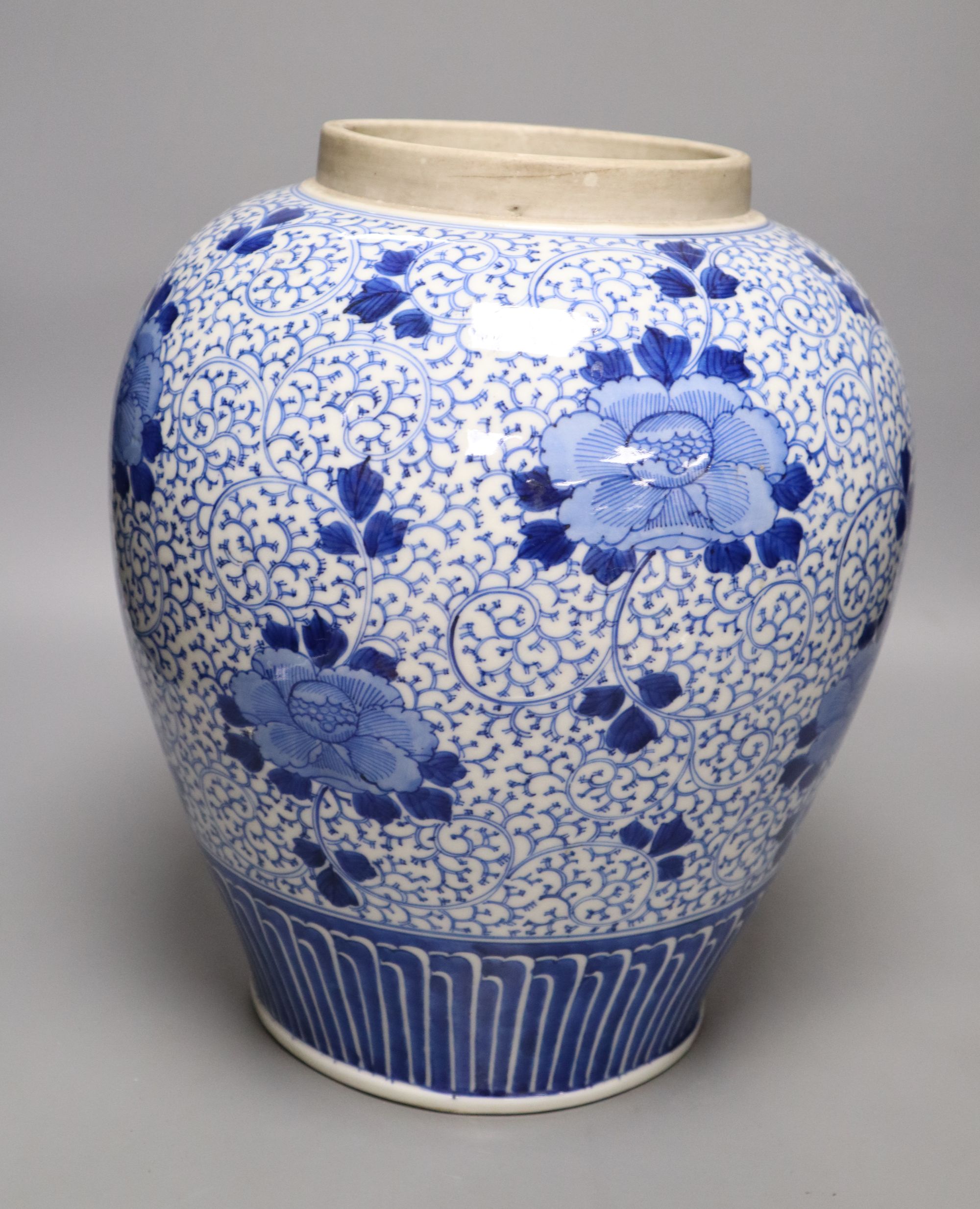 A Chinese blue and white vase, height 33cm